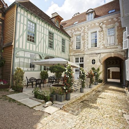 Hotel Saint Georges Troyes Exterior foto The courtyard of the Hôtel de Launay